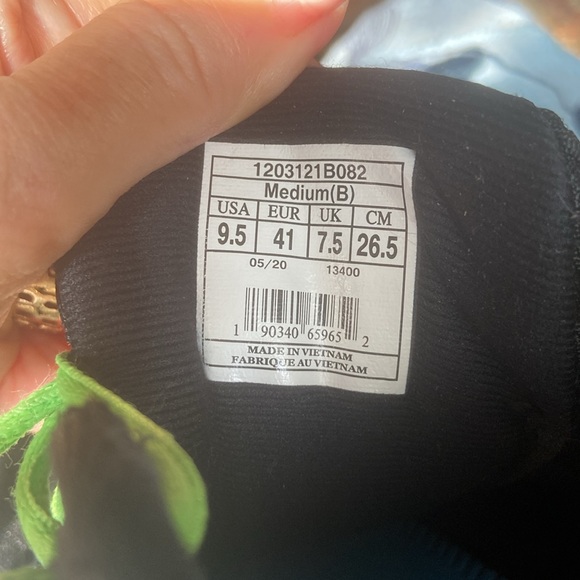 COPY - Brooks athletic / running shoe Like new/ DYAD/smoke free home - Picture 4 of 4